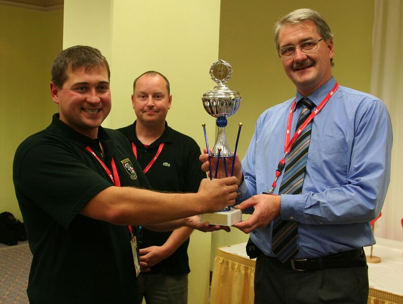 Datei:Wanderpokal der Stadt Eisenach.jpg