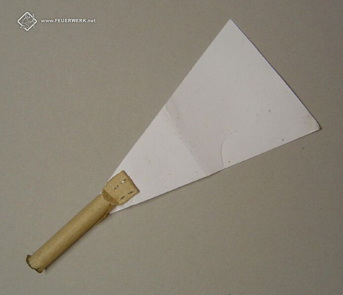 Datei:Tremidas Lichtlanze mit Papierfluegel.jpg