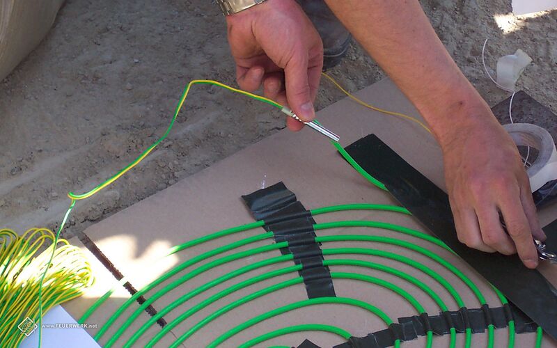 Datei:Sprengzuender an Sprengschn.jpg