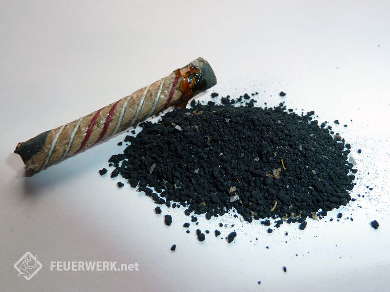 Datei:Pyrotechnischer Inhalt KK.jpg