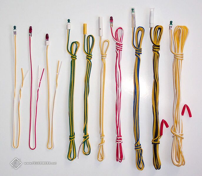 Datei:Verschiedene Brueckenzuender.jpg