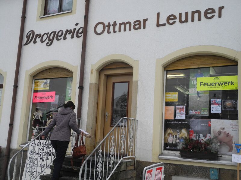 Datei:Privatdrogerie Silvesterverkauf 2014.JPG