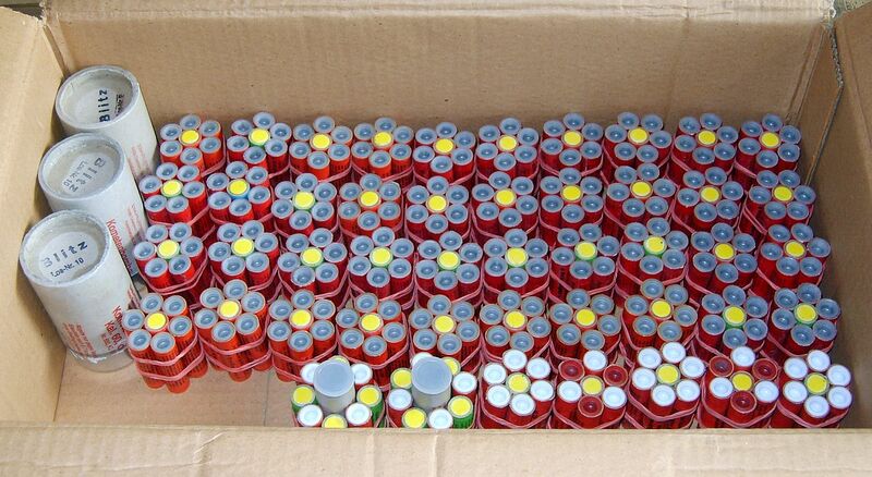 Datei:Knallpatronen Buendel.jpg